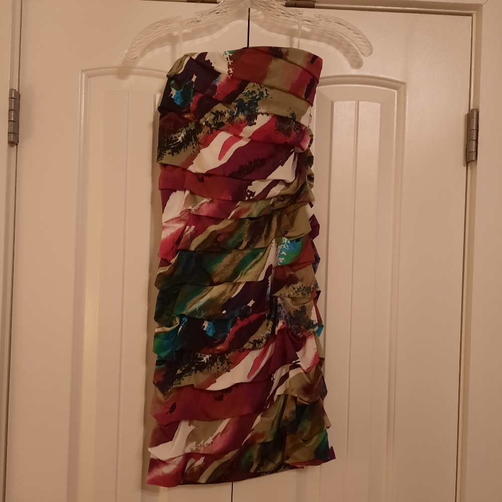 Strapless body hugging dress (juniors)